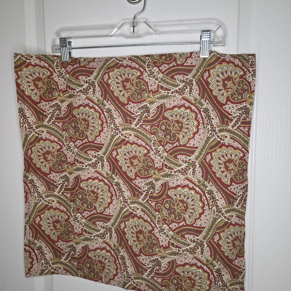 Williams Sonoma Paisley Linens Set 2 Tablecloth And 6 Napkins- Red and Green